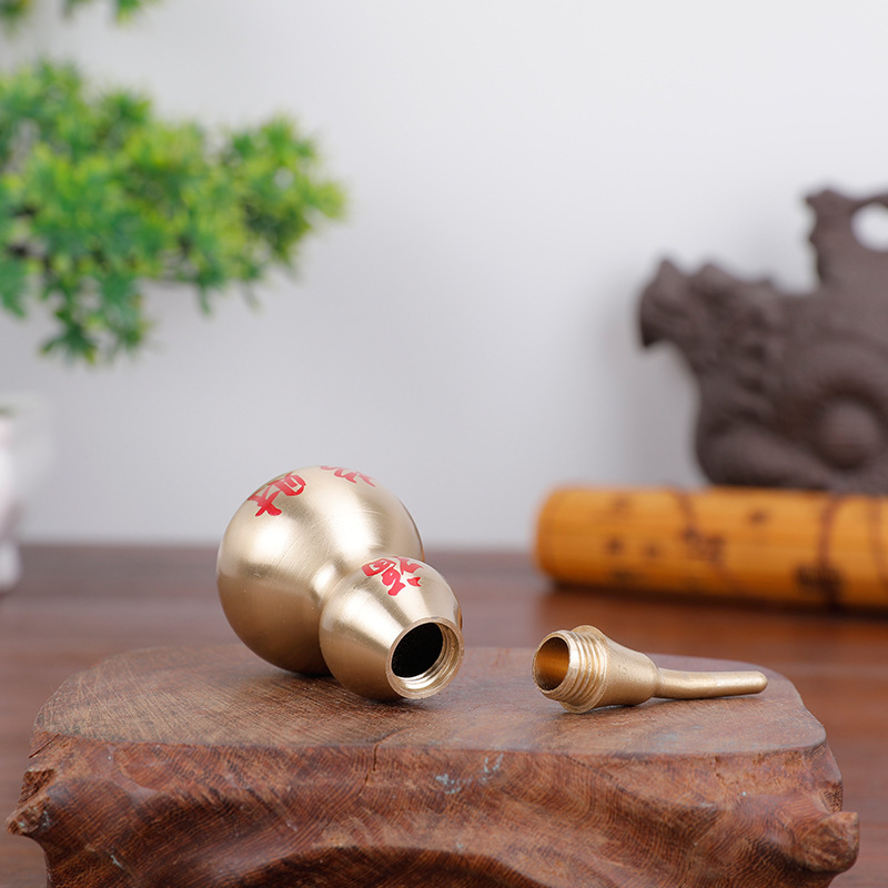 Supplying medium-sized pure copper gourd ornaments, gourd car hangers, car hangers, and creative hollow copper gourd hangers detail image 4