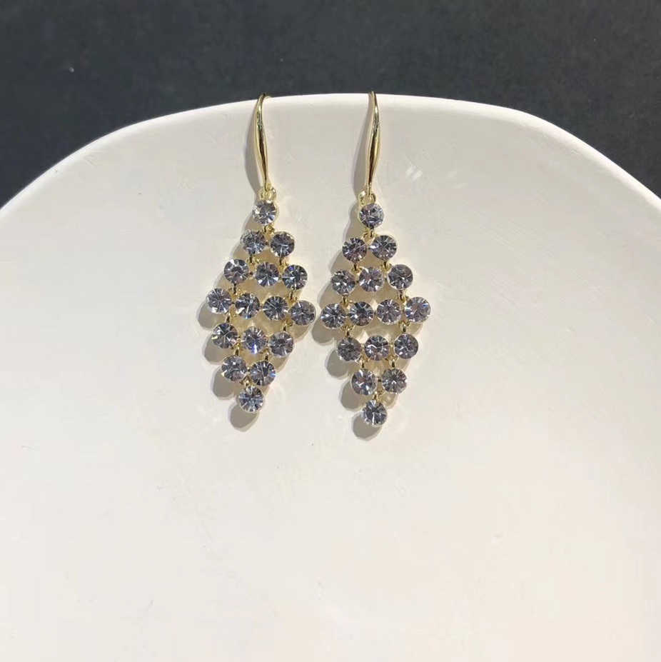 S925 Silver Needle natural pearl Stud earrings with hollowed-out flowers, French high-end style, retro Hong Kong style Hepburn earrings, rhombus-shaped crystal