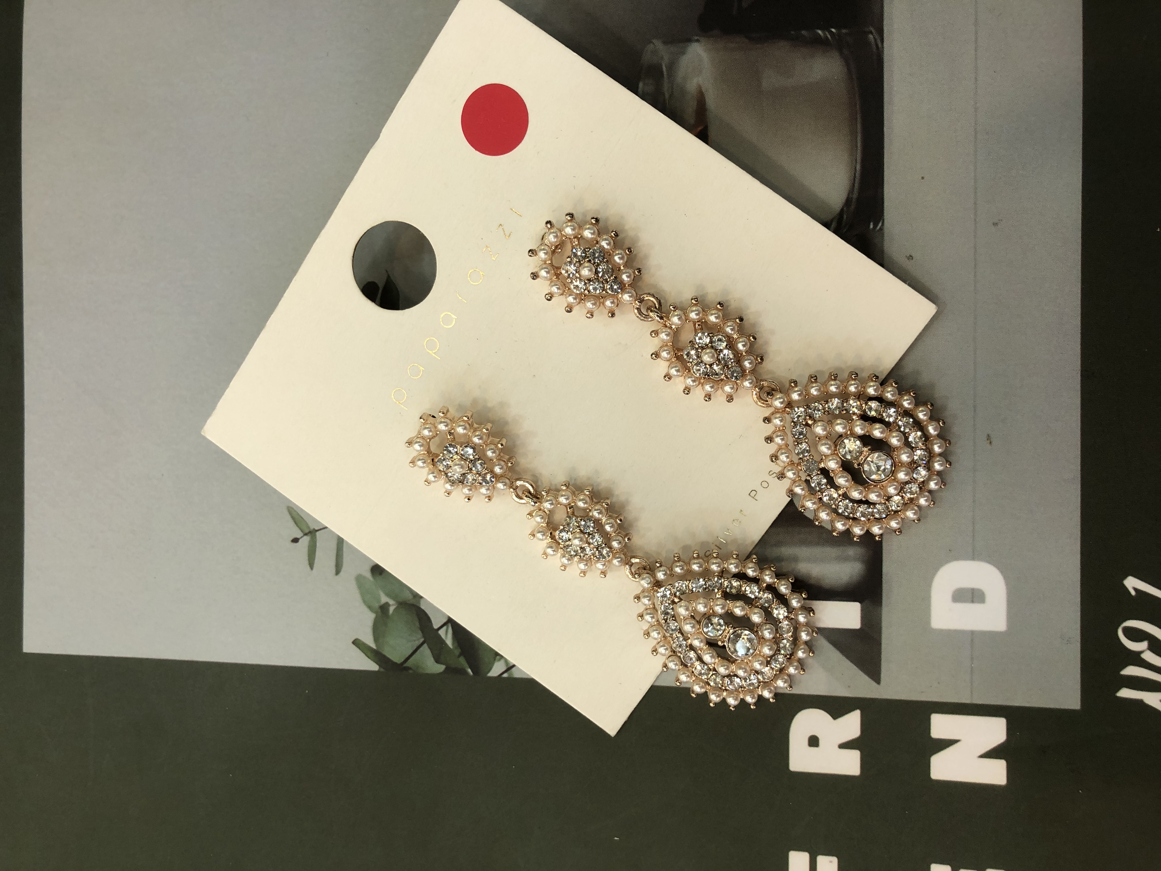 A fashionable, trendy and casual set of water diamond and pearl earrings with a European and American style, the same as that of Internet celebrities for women Specification image