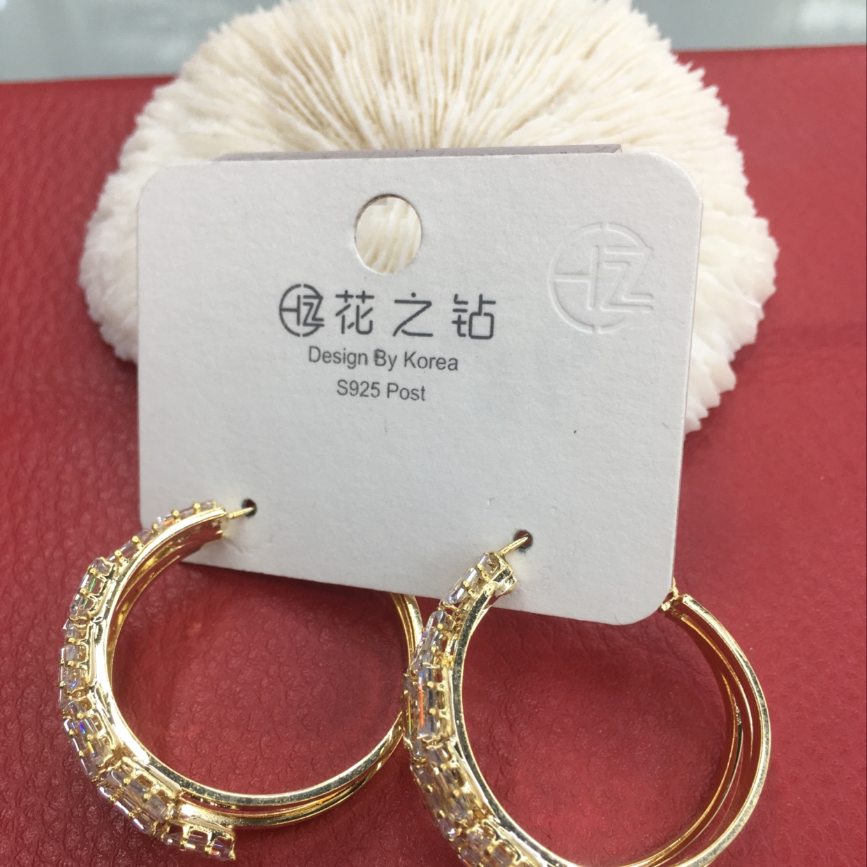 Earring zircon