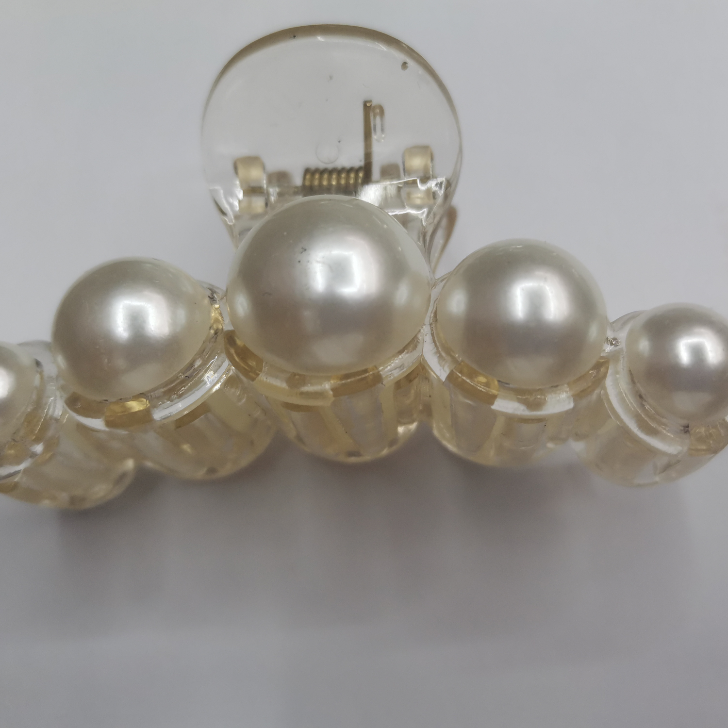 Elegance starts with details-the charm of large pearl hairpins