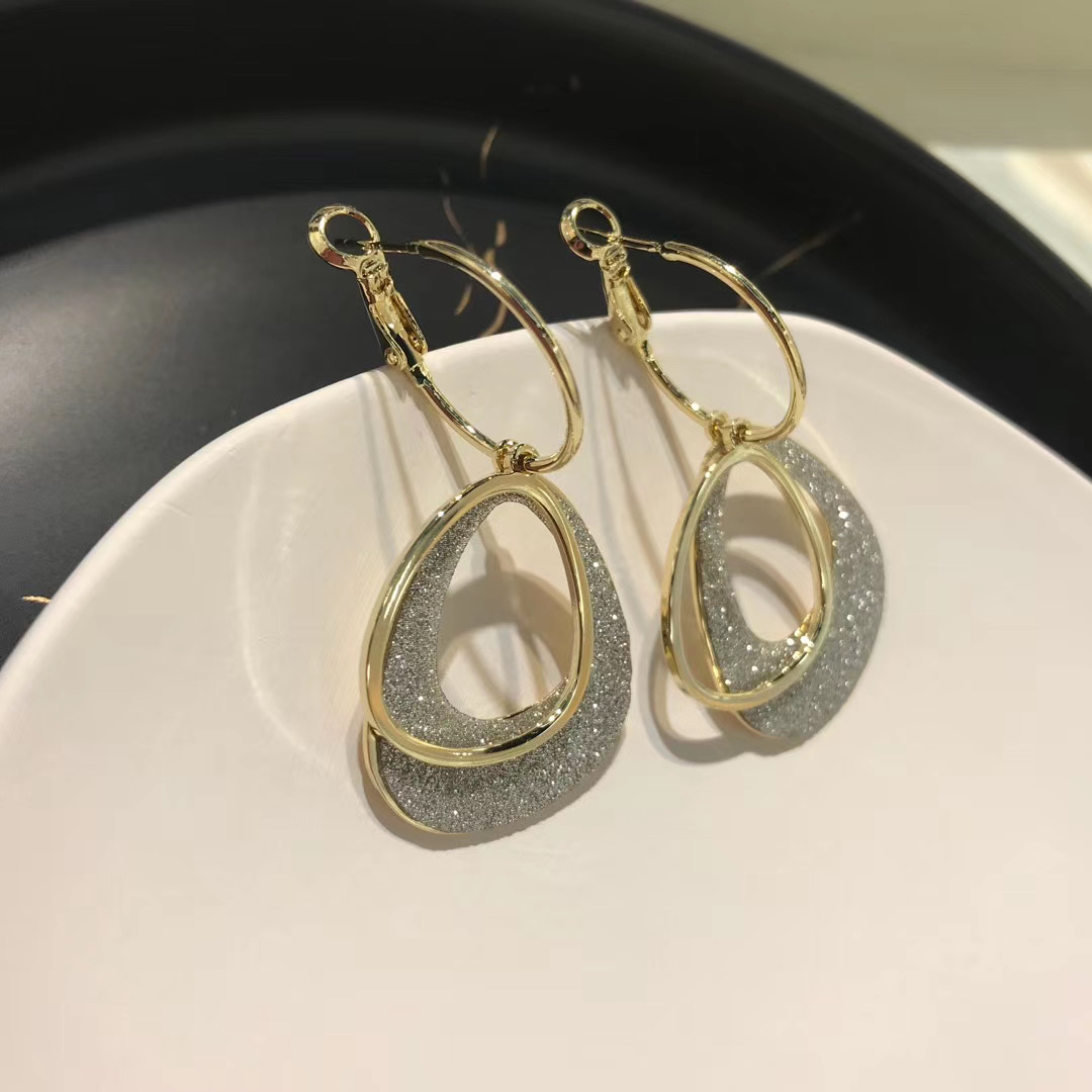 Summer niche design sense ear rings, 2021 new trendy earrings, elegant and high-end style, grand earrings, women's ear studs 12 Application Scenario