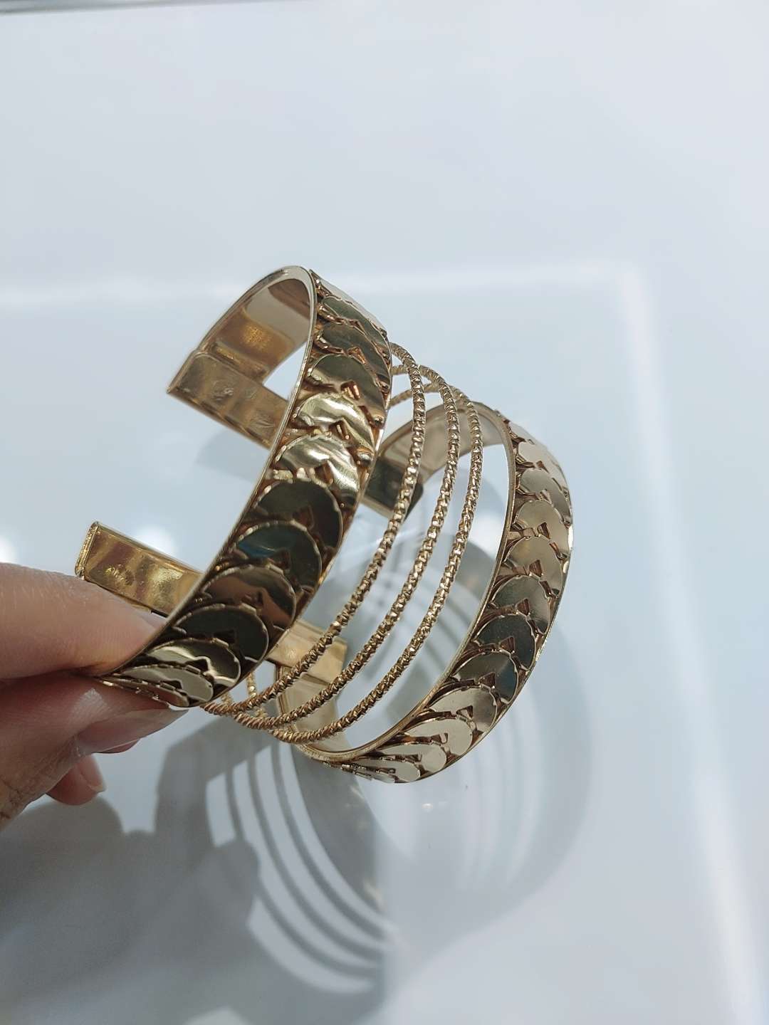 وصلب السهم في البنك البنك details Picture