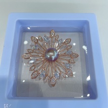 创意粉彩天然珍珠锆石胸针