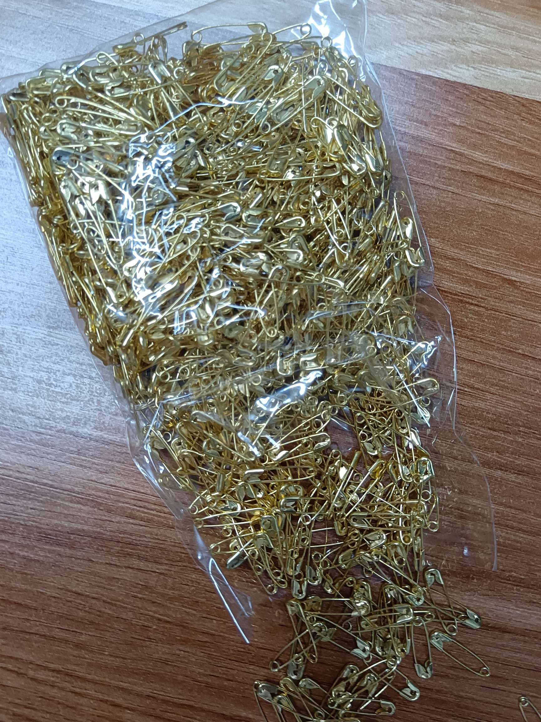 Gold Pin details Picture