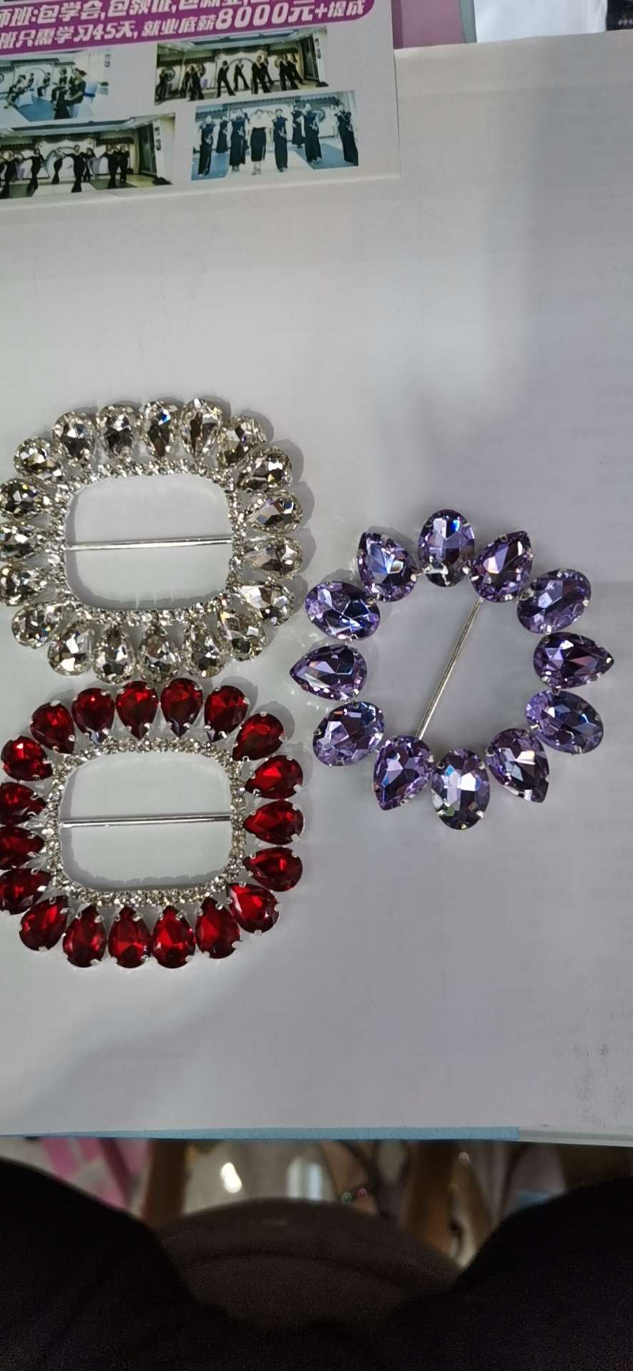 Factory direct sales of exquisite brooches, clothing buttons, accessories and other clothing display props details Picture