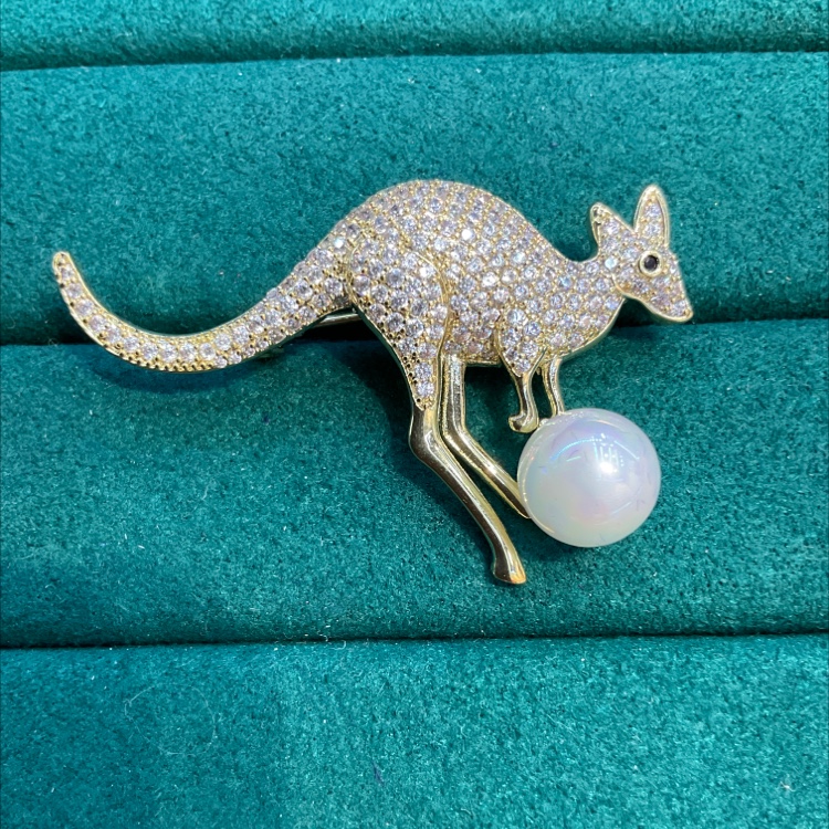 Kangaroo brooch with micro-diamond