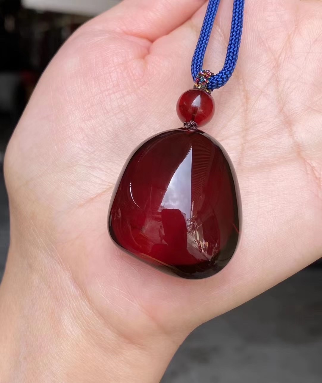 Fire amber pendant detail image 3