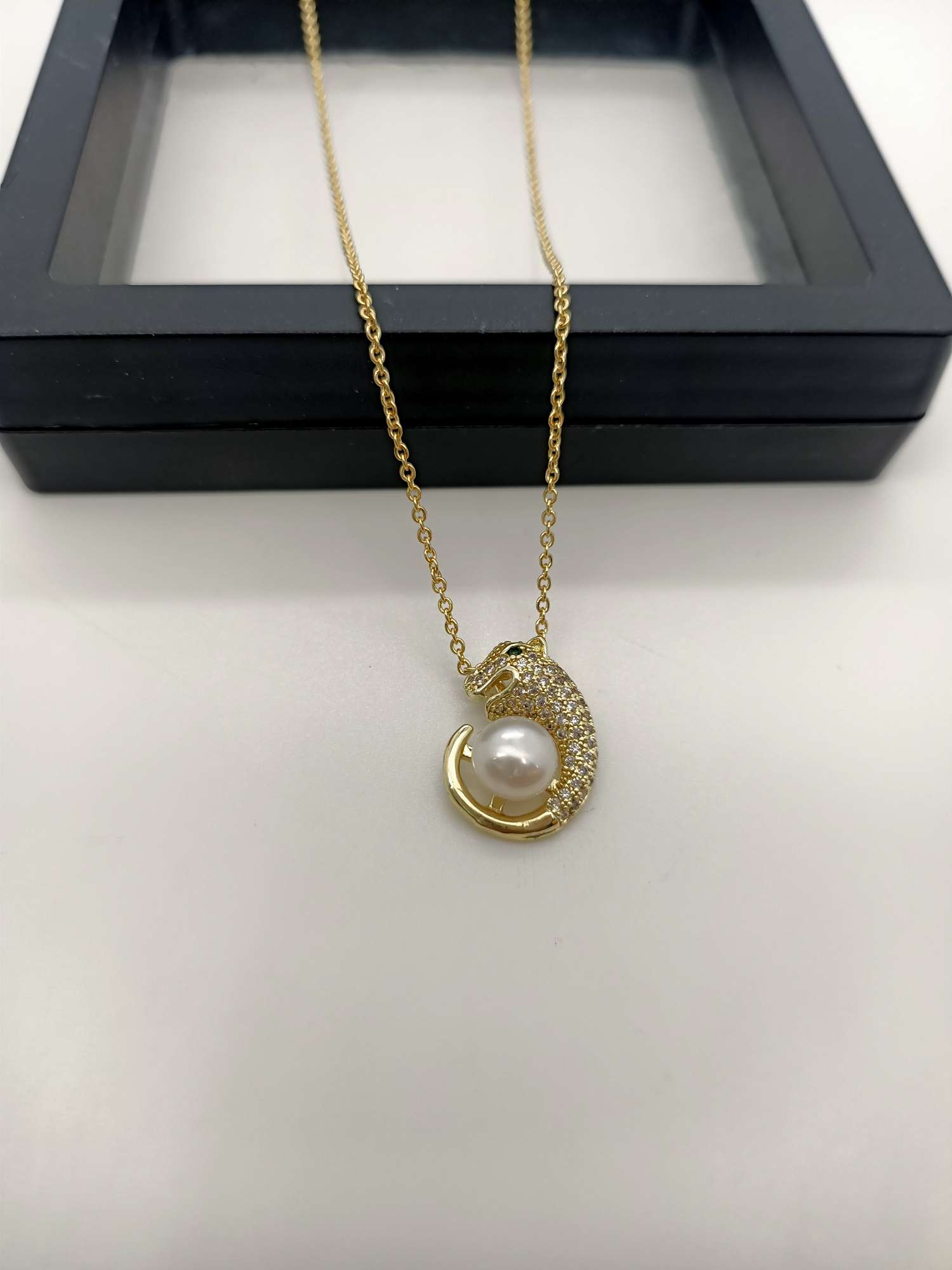 123 European and American simple, niche and high-end K-gold necklace, women's Instagram trendy, light luxury and cold style collarbone necklace details Picture