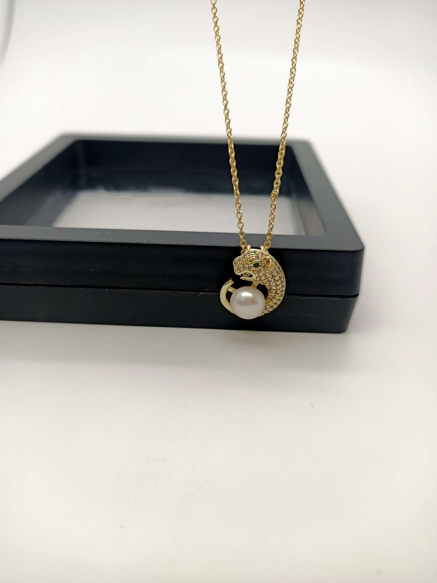 123 European and American simple, niche and high-end K-gold necklace, women's Instagram trendy, light luxury and cold style collarbone necklace detail image 1
