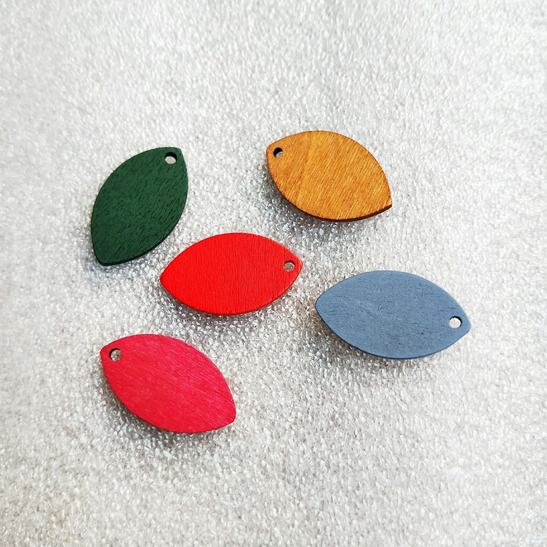 Self-made DIY wooden minimalist earring accessories, Korean retro jewelry, single-hole leaf-shaped earring material made of raw wood Item Picture