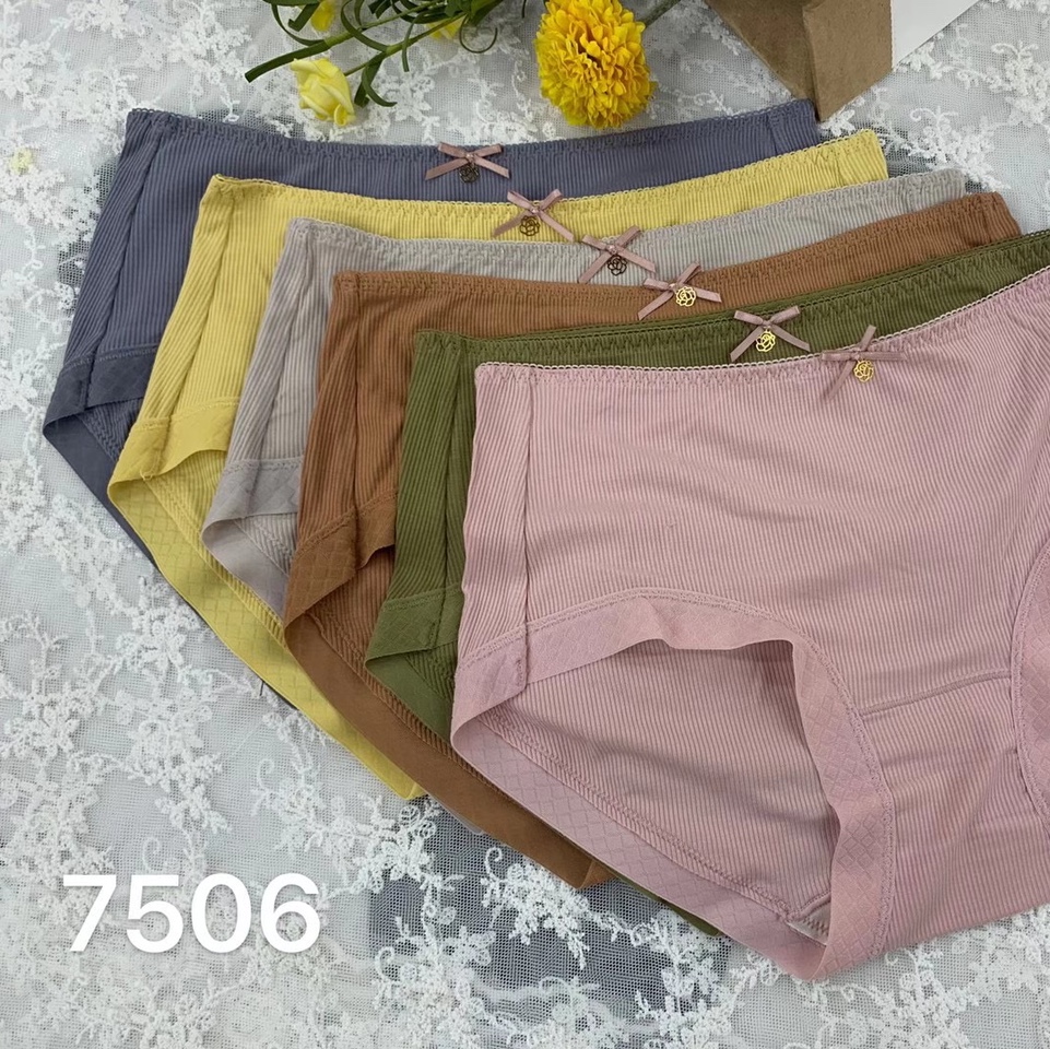 7506 Boutique girl