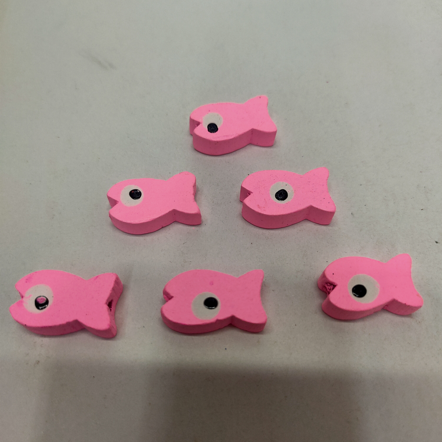 Wooden accessories small fish dot eyes pink