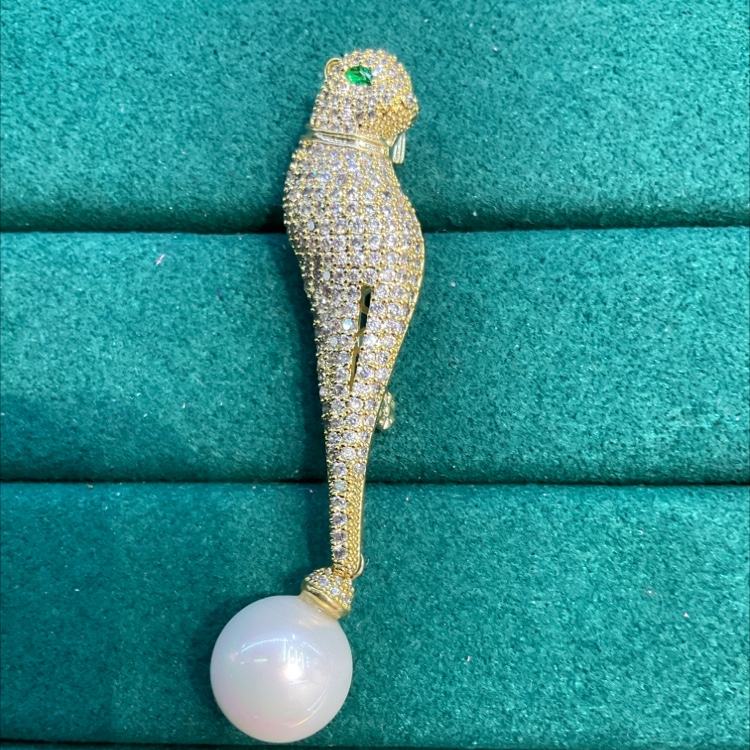 Beauty leopard micro brooch small female design fashion trend feeling corsage