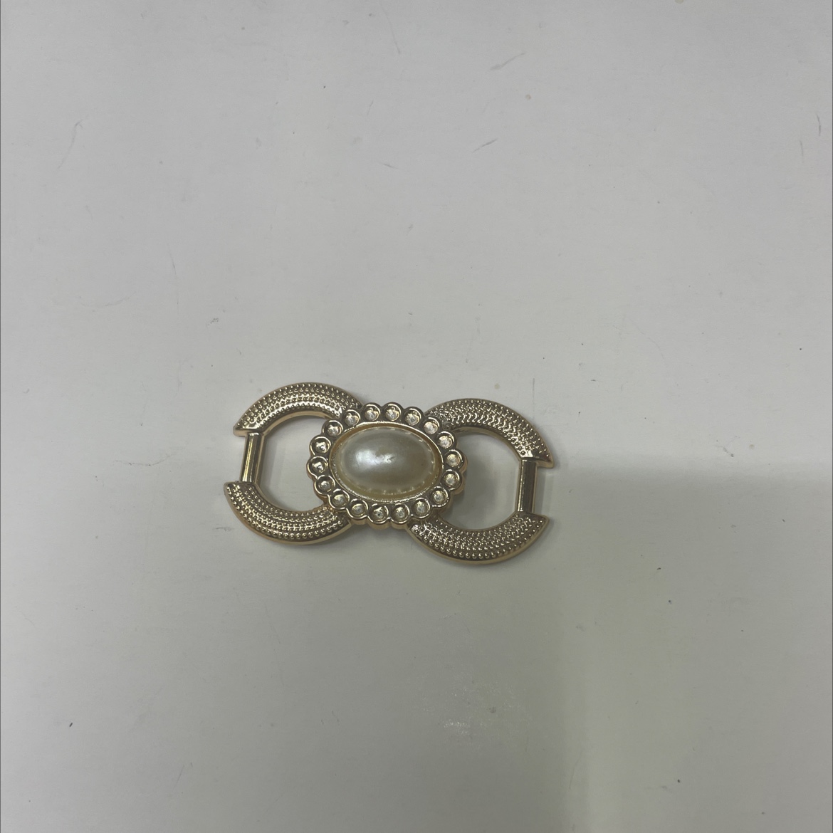 Pearl shoe buckle