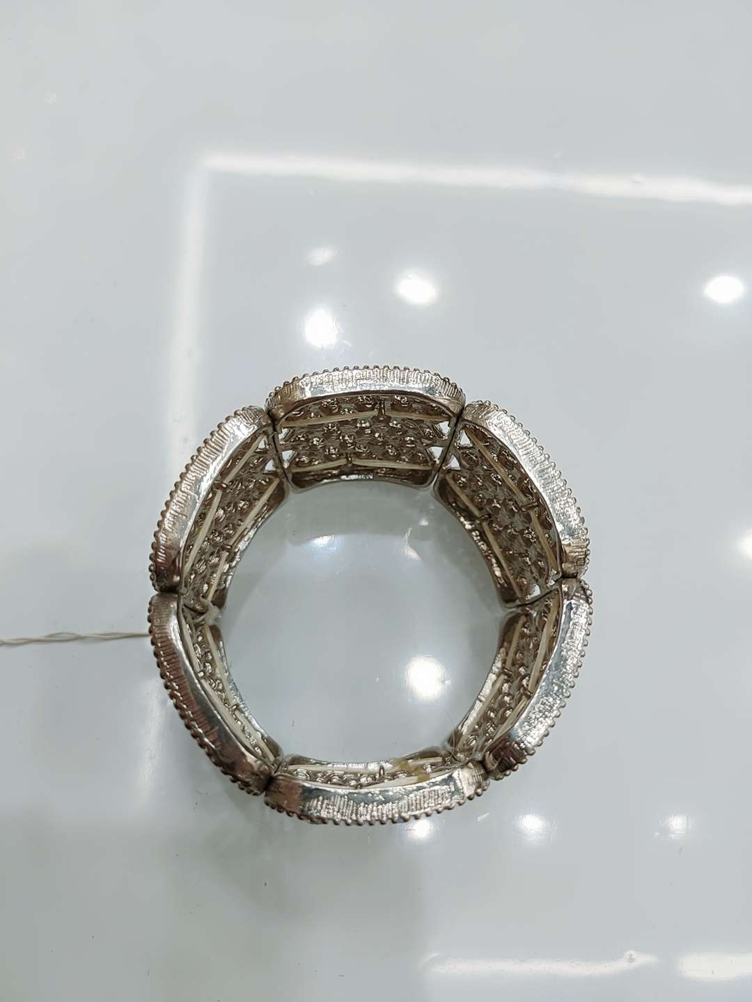 New Korean-style fashionable sparkling diamond bracelet with elastic thread, a unique European and American style for women details Picture