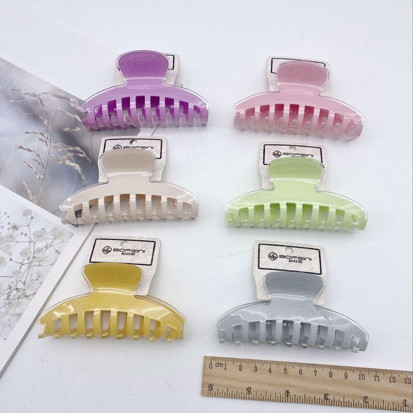 The spring and summer trendy bright pink version of the large comb-tooth gripper Specification image