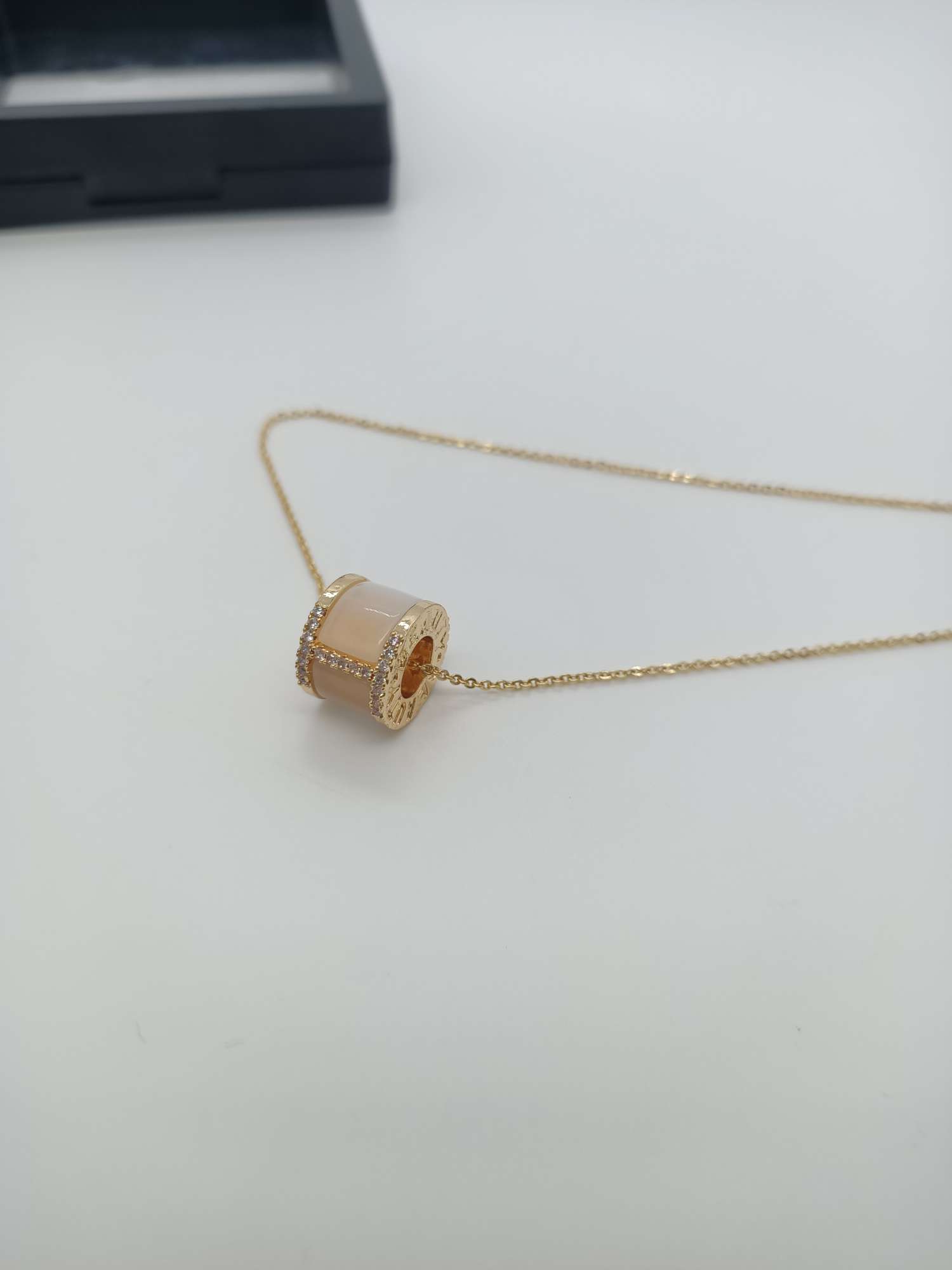 104欧美简约小众高级感K金色项链女ins潮轻奢冷淡风锁骨颈链产品图