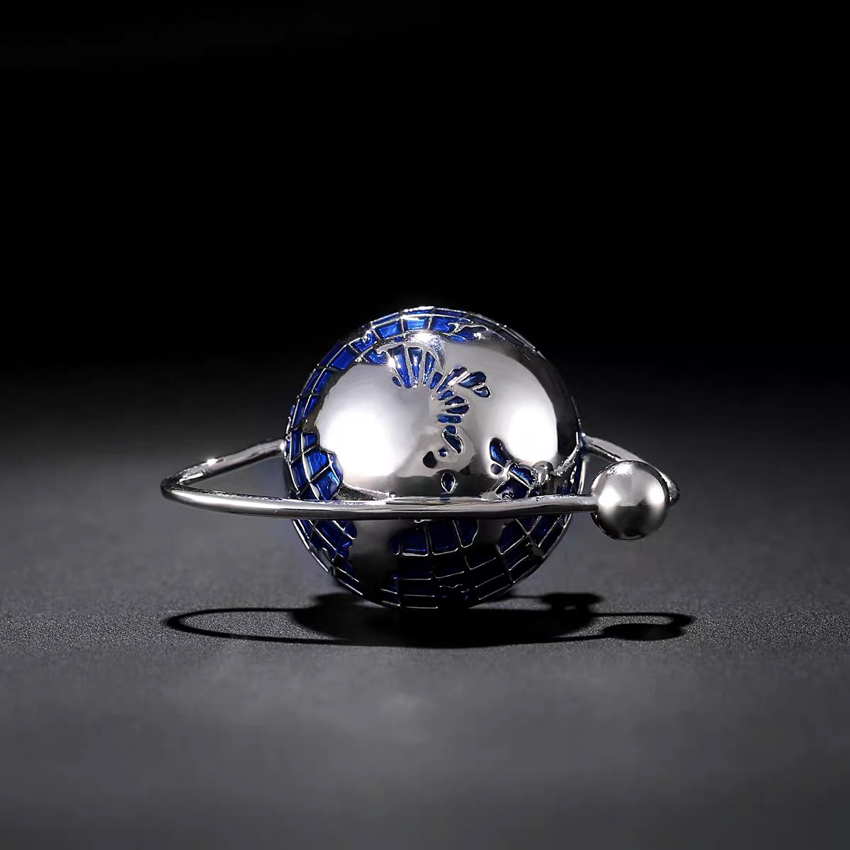 Planetary brooch