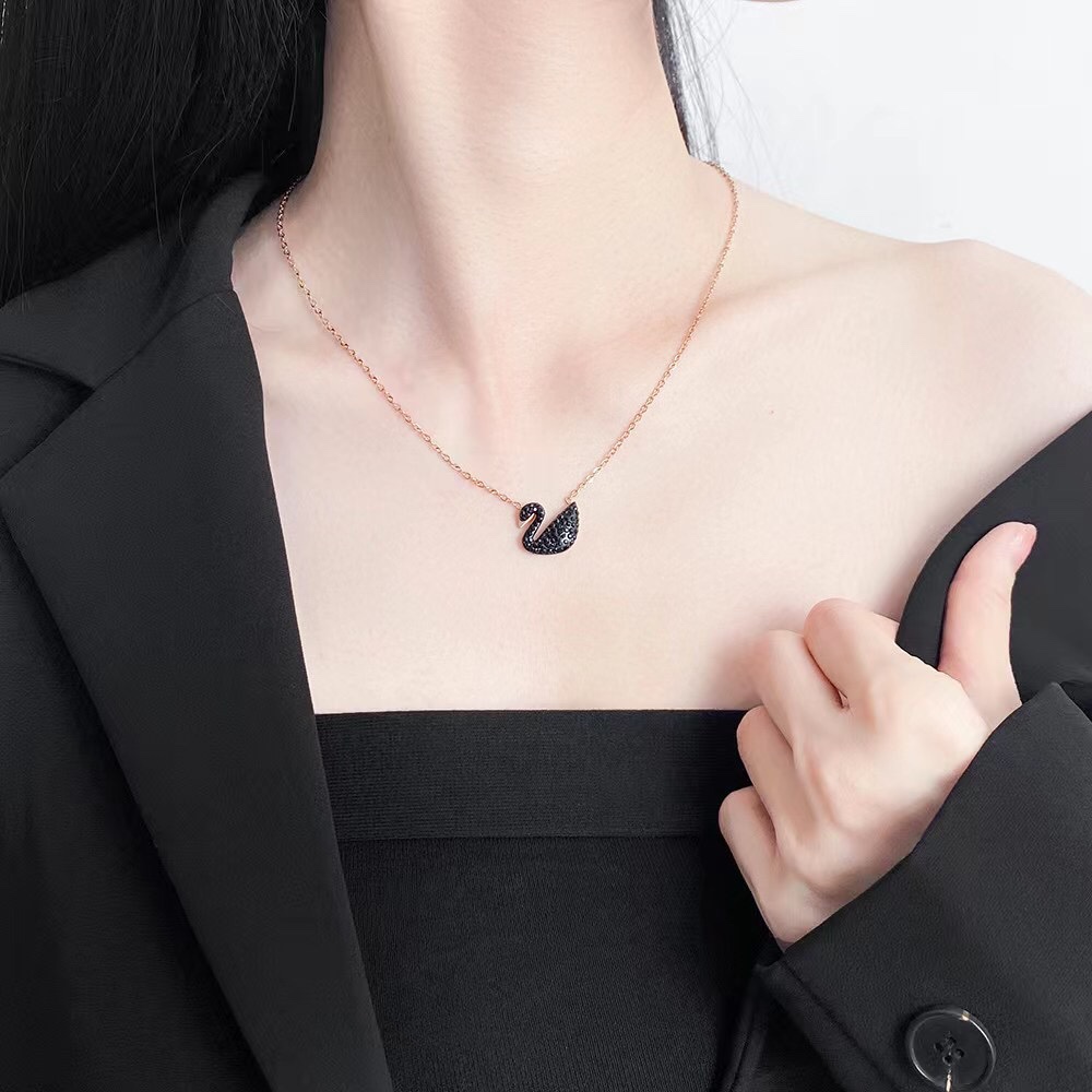 The same anti-allergy fashion trend leisure Swaro crystal necklace crafts