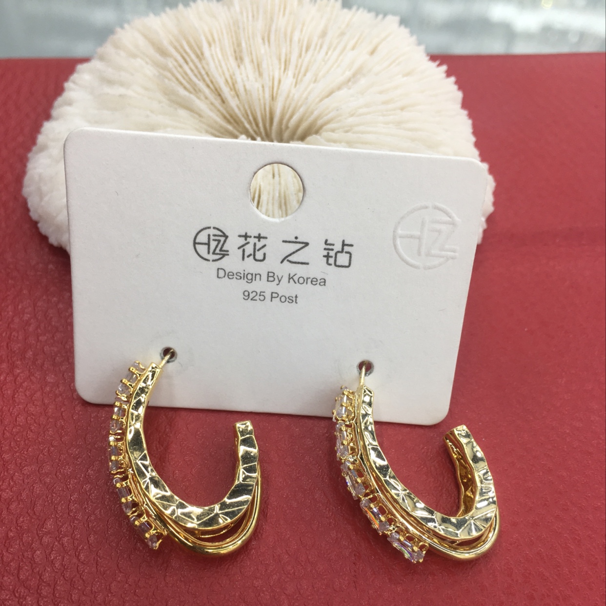 Water drop zircon earrings