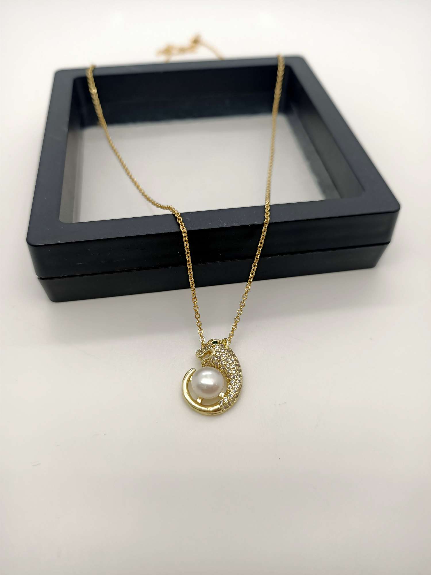 123 European and American simple, niche and high-end K-gold necklace, women's Instagram trendy, light luxury and cold style collarbone necklace detail image 2