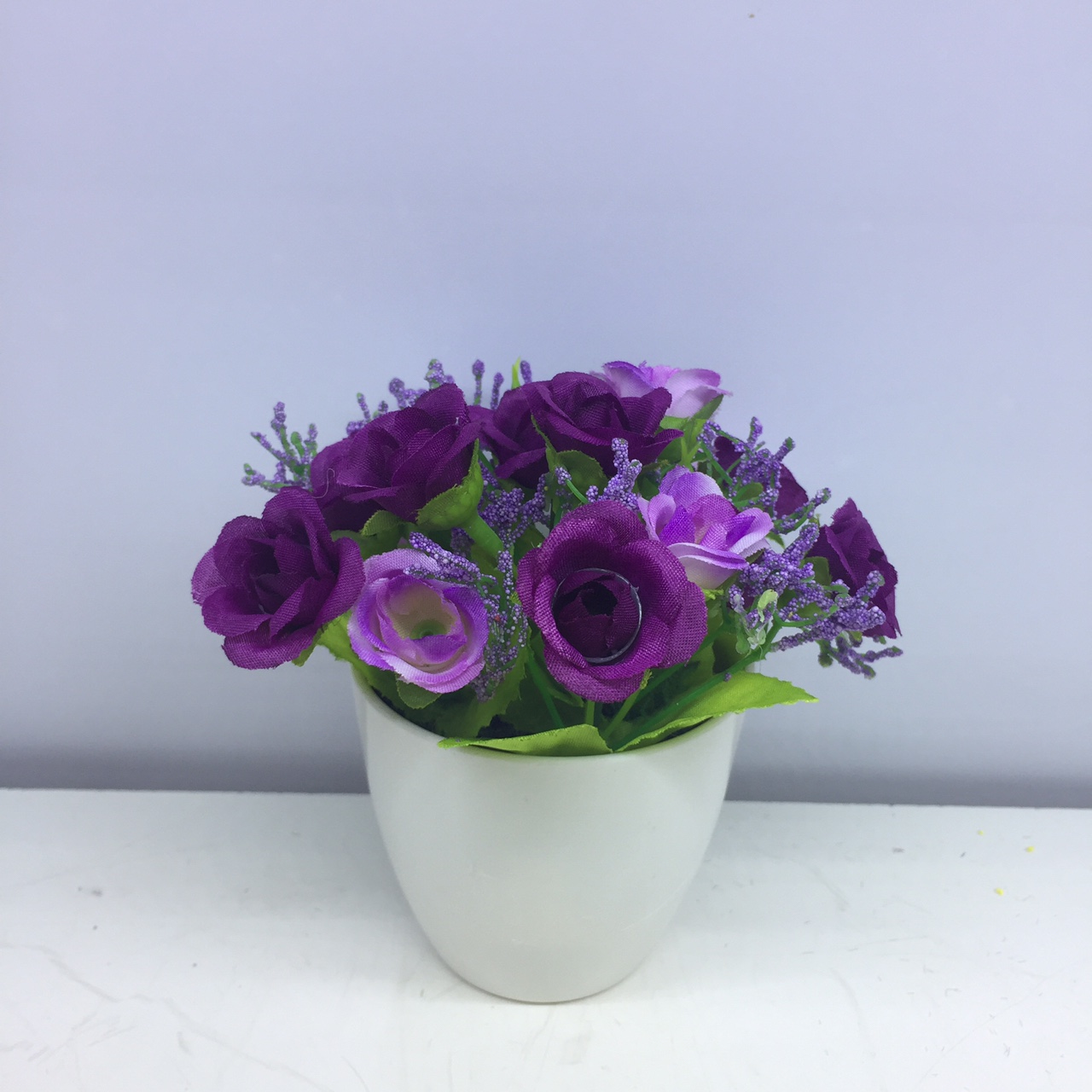 Wholesale plastic pot artificial flower ornaments