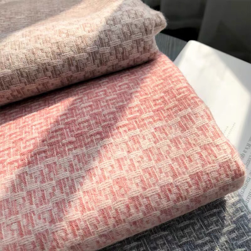 高端女定制品牌围巾两用复古保暖梦幻