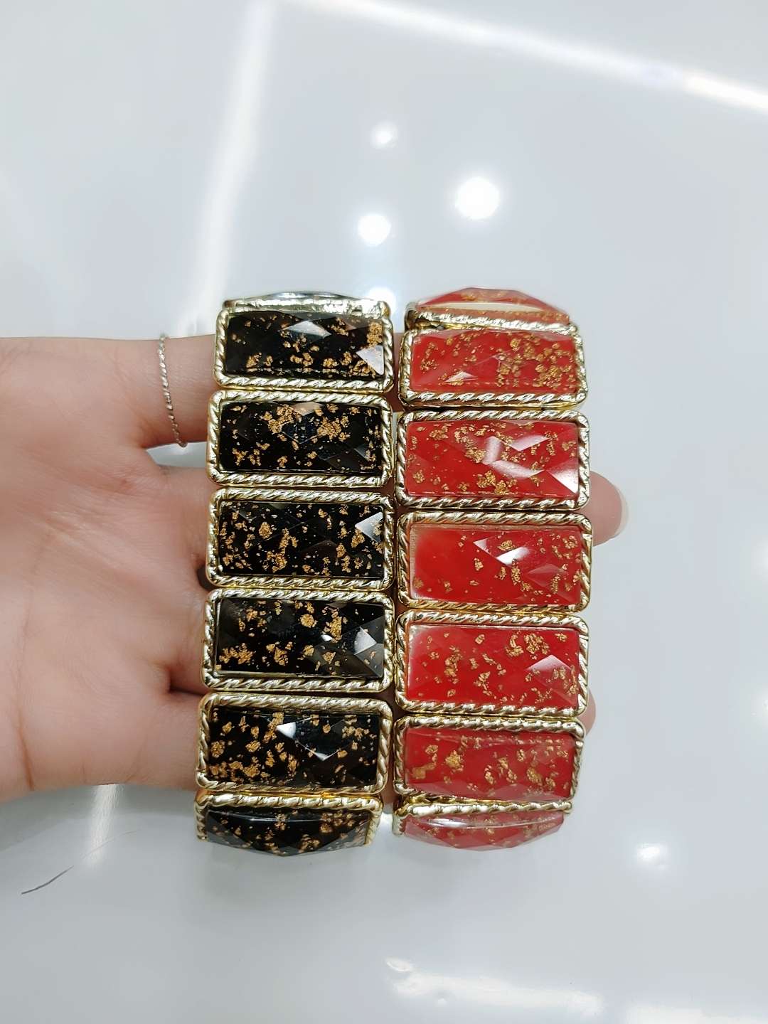 The new and popular CCb bracelet, a versatile European and American accessory, is simple and fashionable. It's a trendy bracelet Specification image