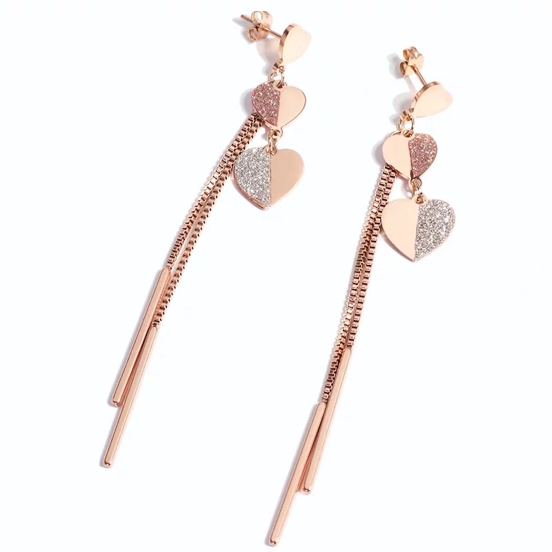 Titanium steel earrings for round faces, slimming and elegant, fashionable long earrings for women, new trend 27 Application Scenario