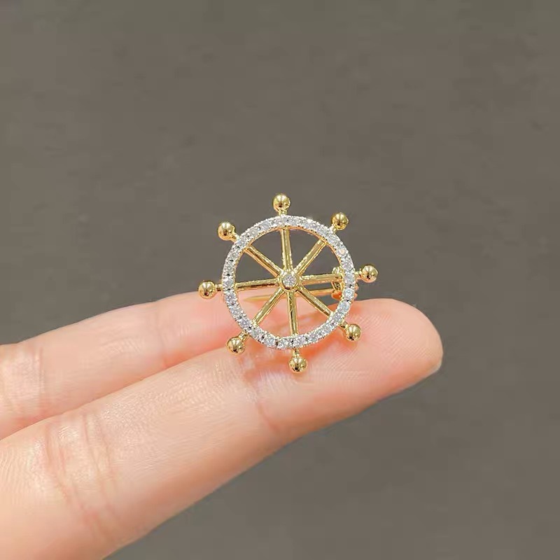 Propeller brooch