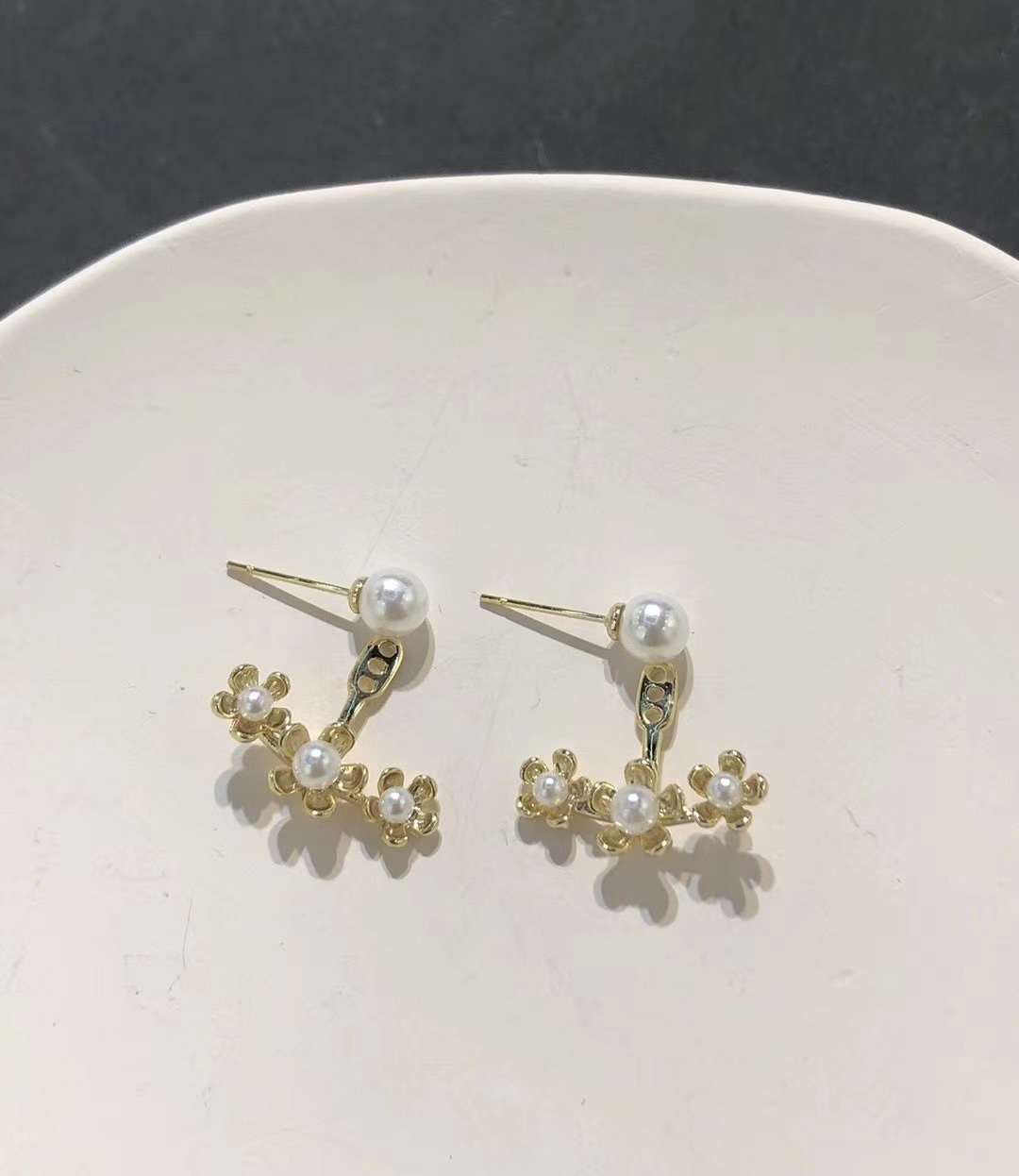 S925 Silver Needle with a touch of paint earring, artistic, niche earrings, feminine, high-end and elegant earrings, simple stud earrings hxb details Picture
