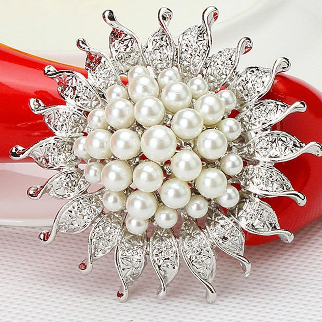 Japanese and Korean pearl brooch Corsage pin Dress collar pin Silk scarf buckle shawl buckle