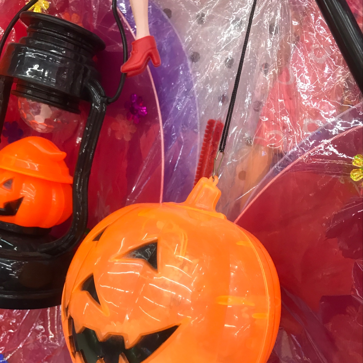 Pumpkin lanterns are a model for children on Halloween