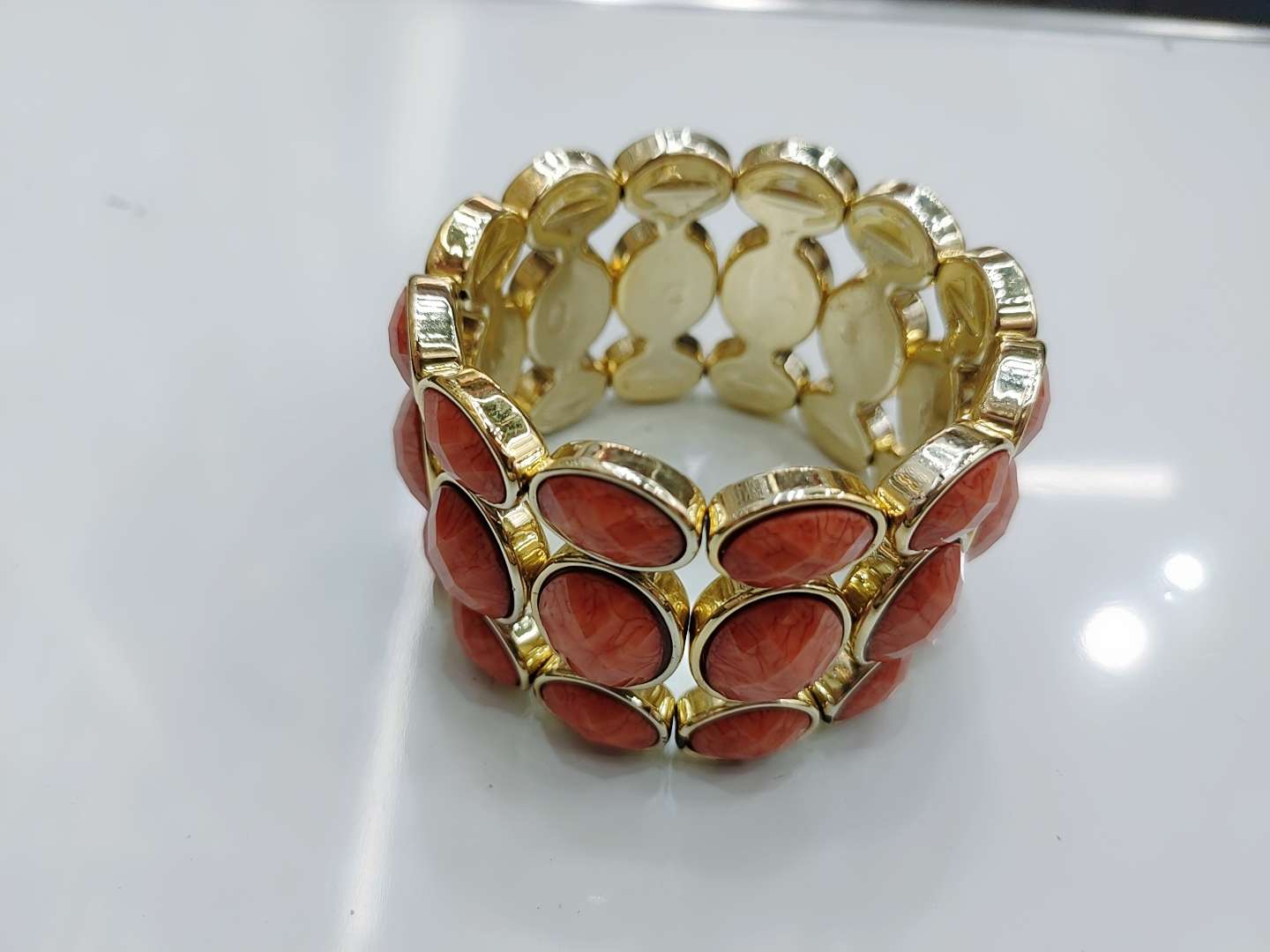The new and popular CCB bracelet, a retro and versatile European and American accessory, is simple and fashionable. It's a trendy bracelet details Picture