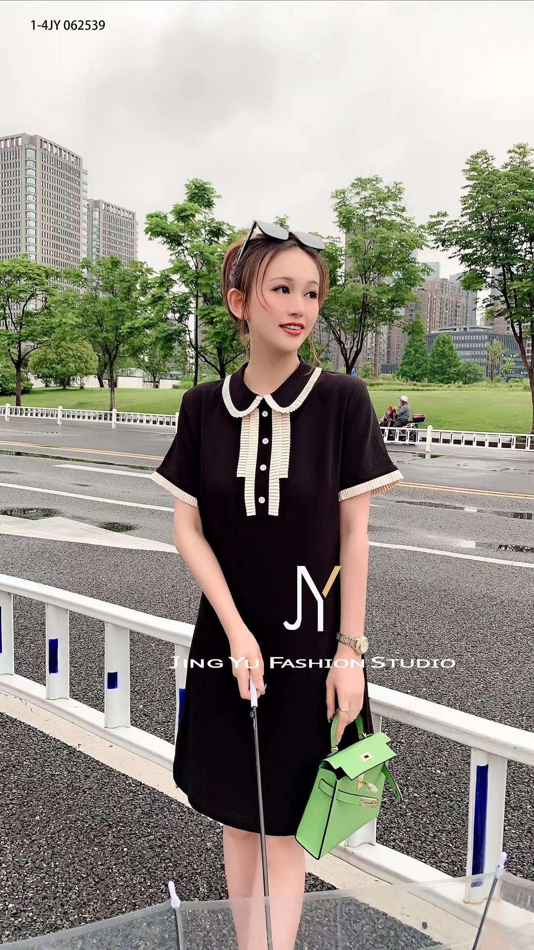 Colour Matching Dress Item Picture