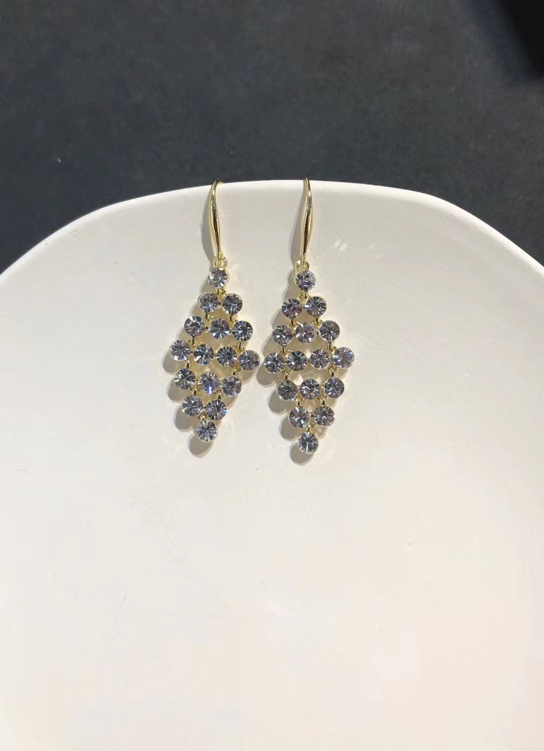 S925 Silver Needle natural pearl Stud earrings with hollowed-out flowers, French high-end style, retro Hong Kong style Hepburn earrings, rhombus-shaped crystal details Picture