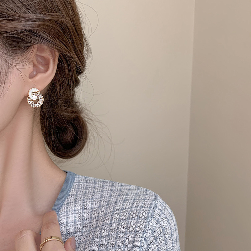 Interlocking shell design earrings, women's micro-inlaid zircon earrings, copper-plated real gold earrings, S925 silver needles detail image 4