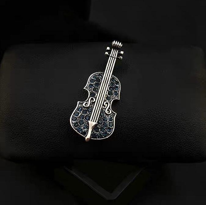 Violin brooch