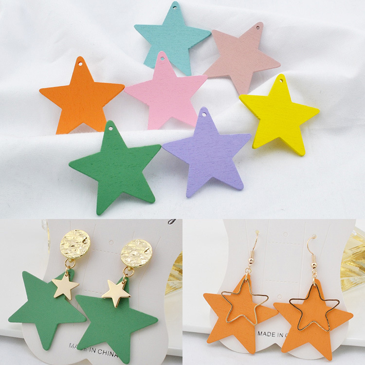 Five-pointed stars with wooden chips as earring accessories detail image 1