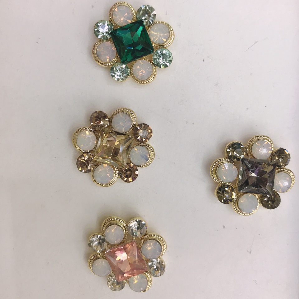 Shining multi-layered square diamonds