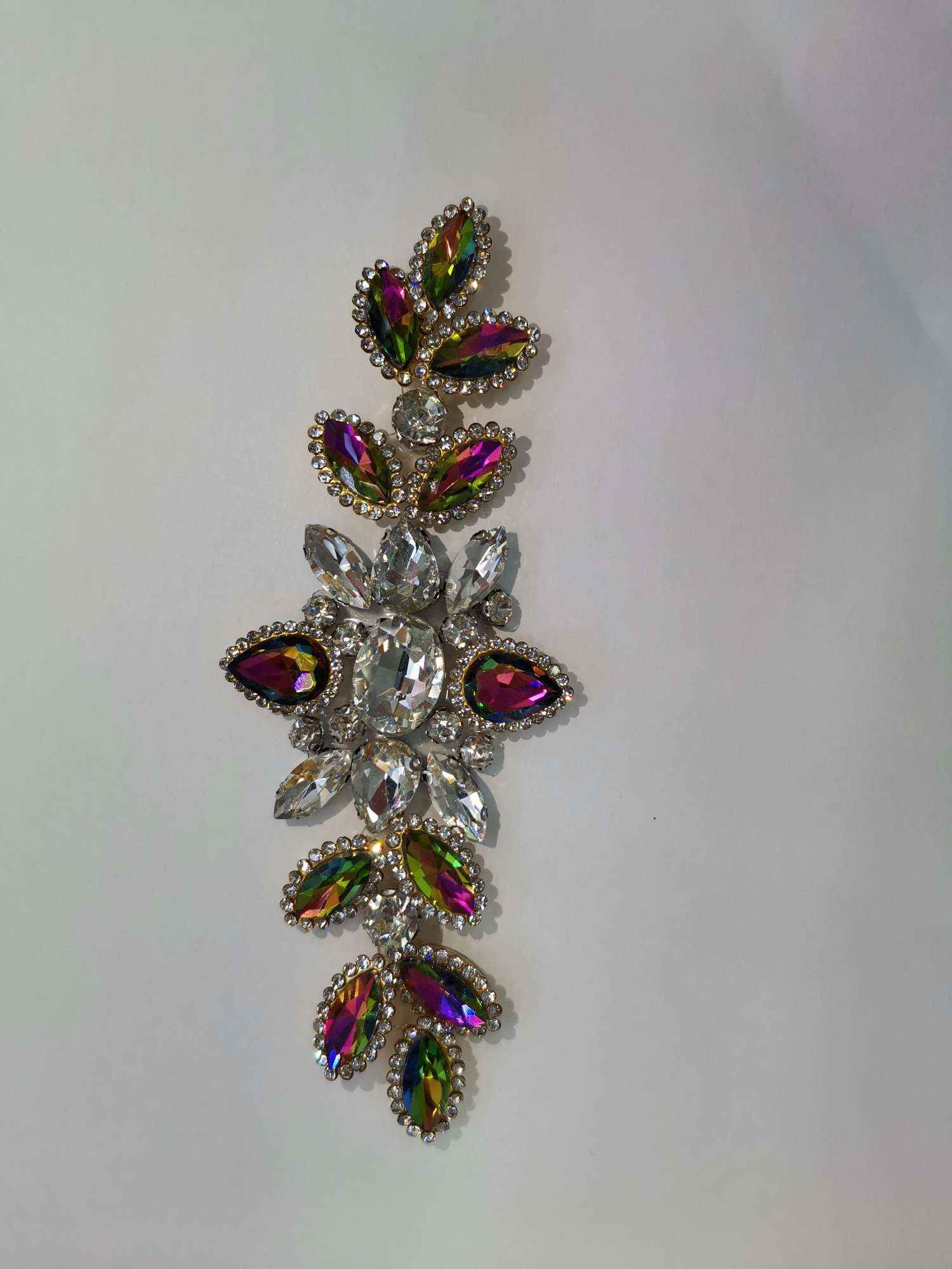 Factory direct sales of glass brooches, jewelry accessories, essential for clothing matching, exquisite and small, and other clothing display props detail image 1