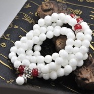 White premium necklace