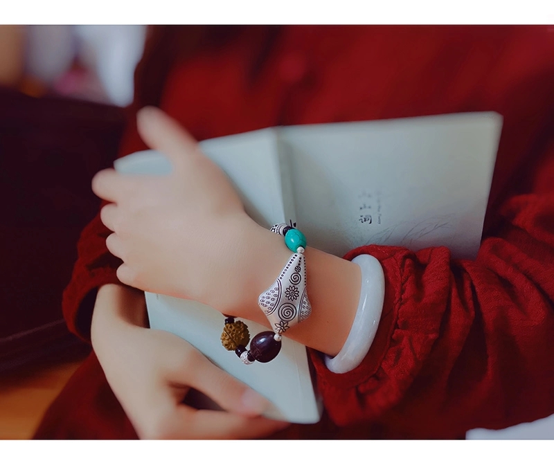 晶珀丽饰品绿松石檀木珠韩国进口弹力线多财多宝藏银手链详情图3