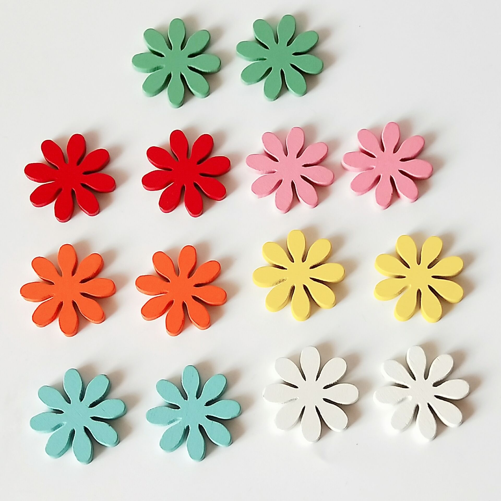 Wholesale of wooden DIY jewelry materials and accessories, including colorful earring pieces, multi-petal flower five-star hollowed-out geometric wood chips detail image 4