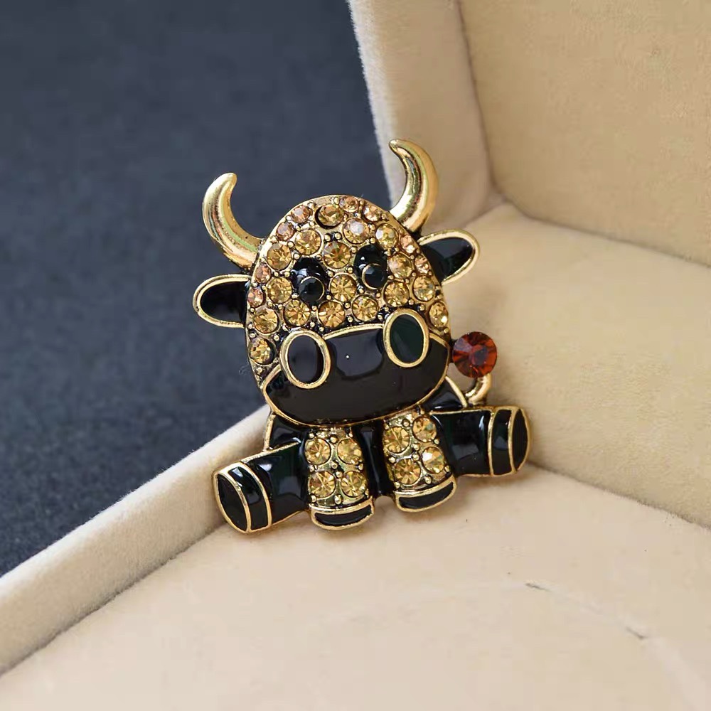 2021 Year of the Ox Ox Brooch high-grade gift diamond Ox brooch coat coat hat pin accessories