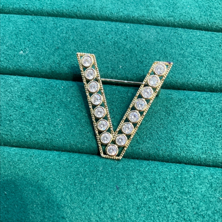 Micro brooch V