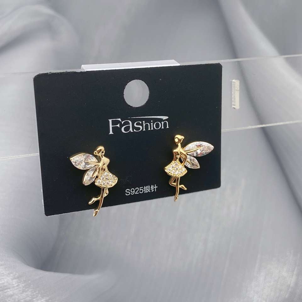 Zircon copper plated with real gold asymmetrical angel earrings, Korean Internet celebrity earrings 925 silver needle detail image 3