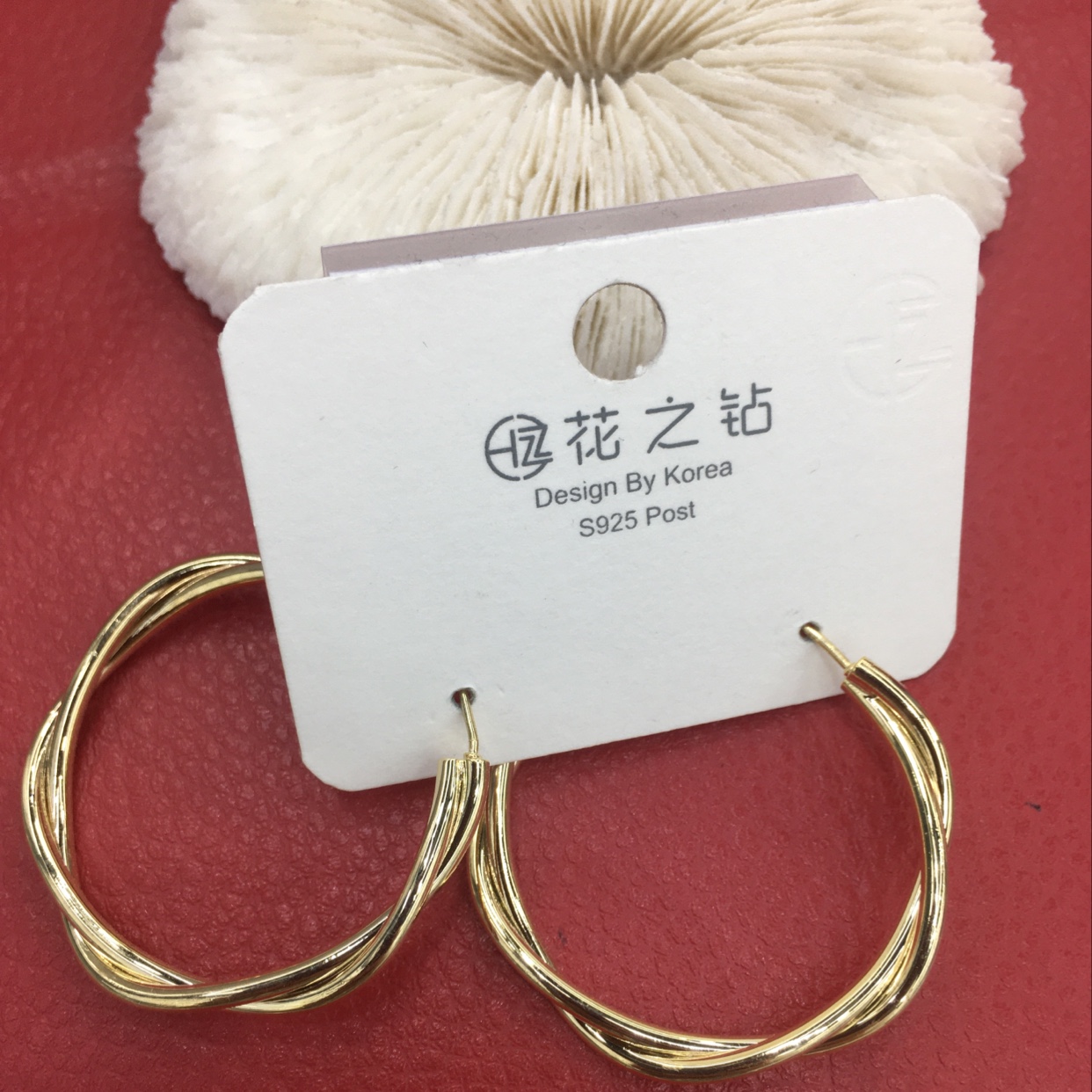 Twist ear loops
