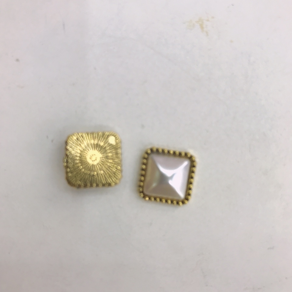 Alloy table small square pearl.